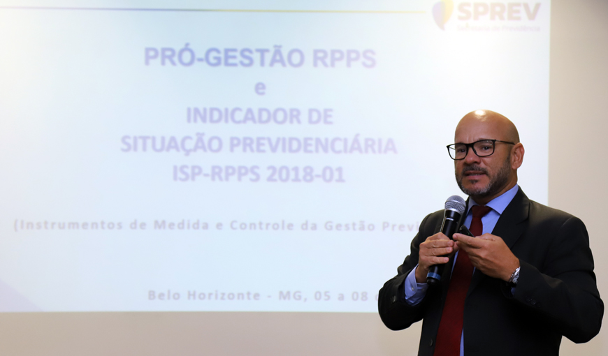 Os trabalhos técnicos formam abertos pelo auditor Hélio Carneiro (Foto: Thiago Rios Gomes)